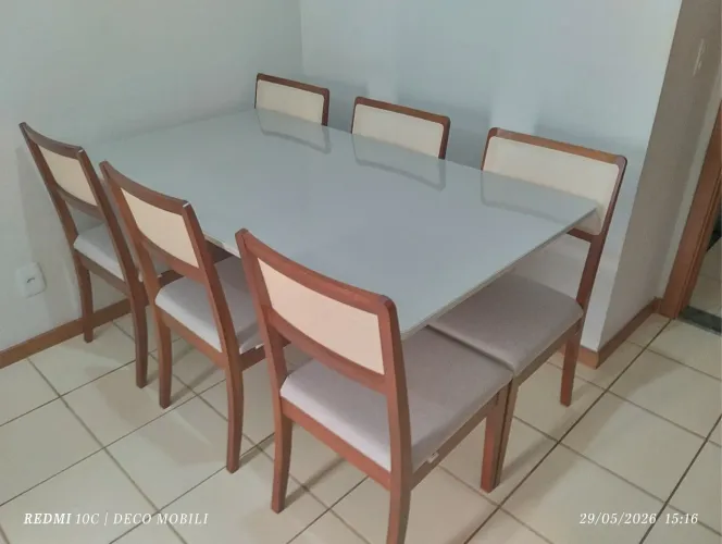 Mesa completa de madeira