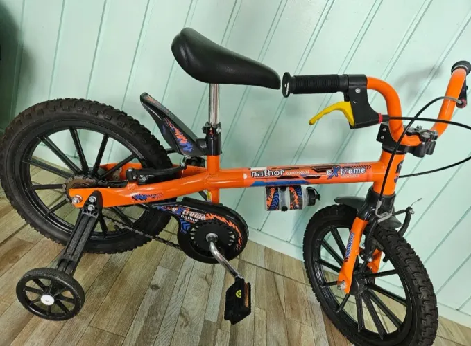 Bicicleta Infantil Nathor Extreme Aro 16 (Seminova) com Rodinhas e Garrafinha