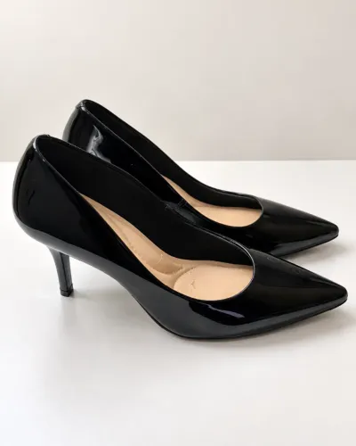 Scarpin Feminino Preto Verniz Salto Fino Bico Fino