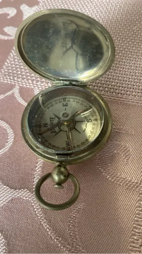 Bússola de bolso antiga