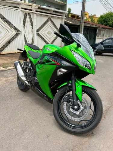Kawasaki Ninja 300 2025