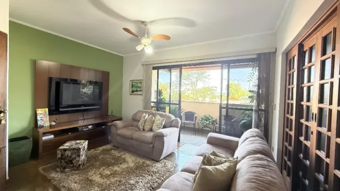 APARTAMENTO NO CENTRO, 3 DORM(1 SUITE) COM ARMÁRIOS, COZINHA PLANEJADA, SALA 2 AMB. SACADA