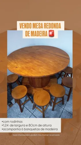 Mesa redonda de madeira 