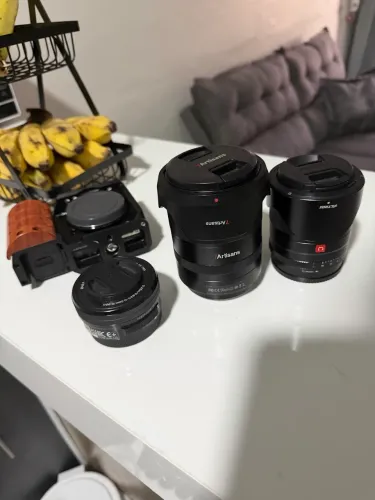 Sony ZVE-10 + lente do kit 16-50 + ttartisans 55mm 1.8 + Viltrox 23mm + cage + 3 baterias