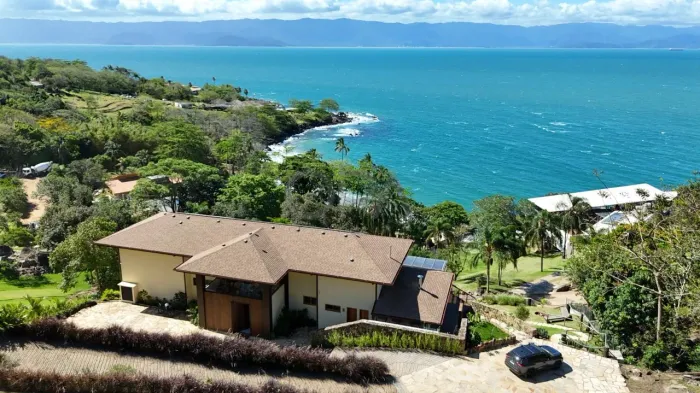 Casa espetacular no condomínio na Pacoíba