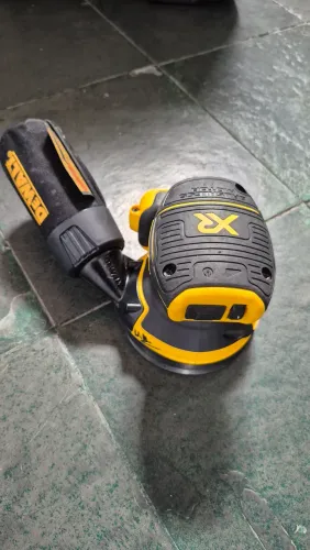 Lixadeira roto dewalt