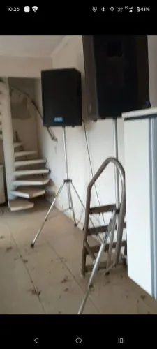 Caixa de som com mesa de canais bem conservado