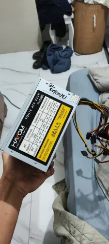 Gabinete com fonte placa e processador
