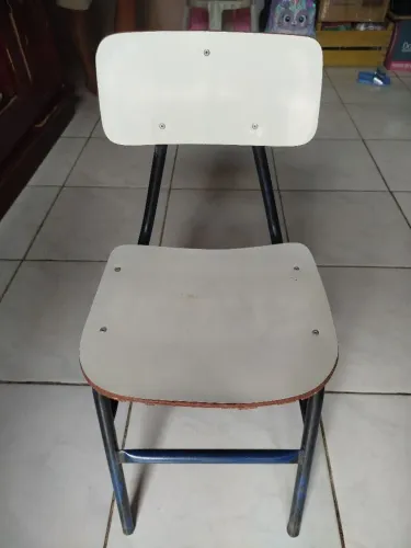 Cadeira infantil para estudo