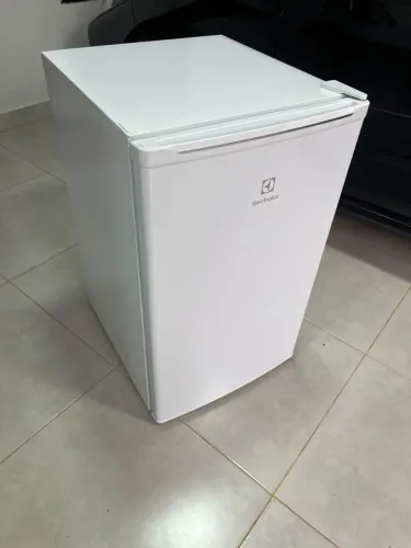 frigobar eletrolux muito novo