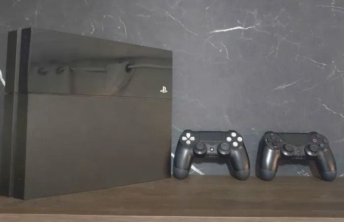 Ps4 1tb versão 12.02 com 24 jogos
