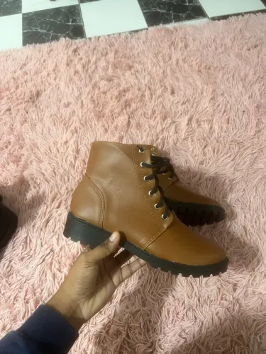 Vende-se bota 