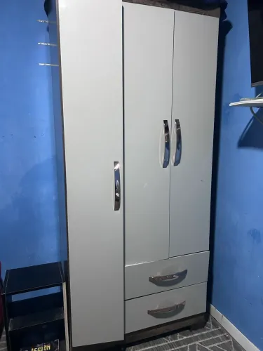 Guarda Roupa 3 Portas e 2 gavetas
