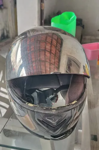 Capacete com viseira espelhada