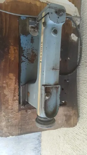 Máquina de costura antiga.