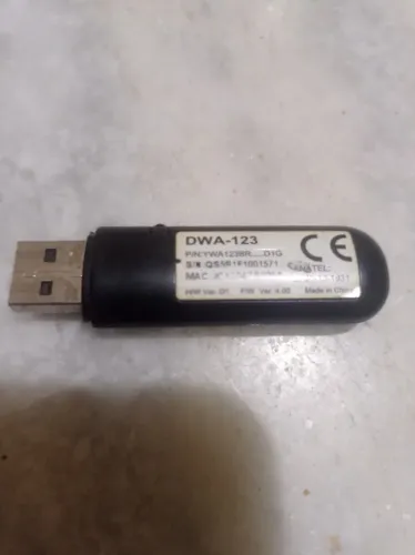 2 adaptadores WIFI, 1 bluetooth