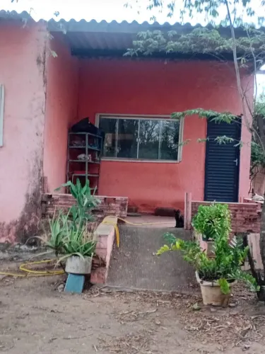 Casa com 1 quarto, na parte alta da cidade, com terreno grande medindo 9,90 x72,60.