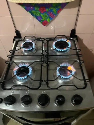 Vendo fogão elétrico de 4 bocas R$300,00