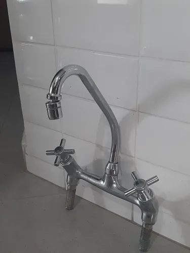 Torneira com duas saídas Deca Nova 