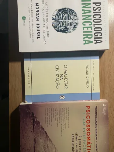 Vendo três livros de psicologia