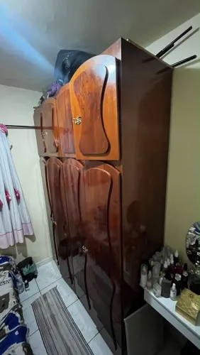 Guarda Roupa de Madeira Maciça 