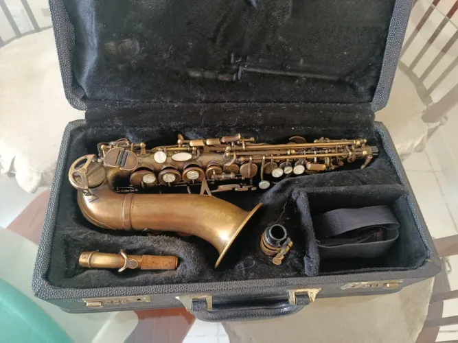 Saxofone soprano curvo
