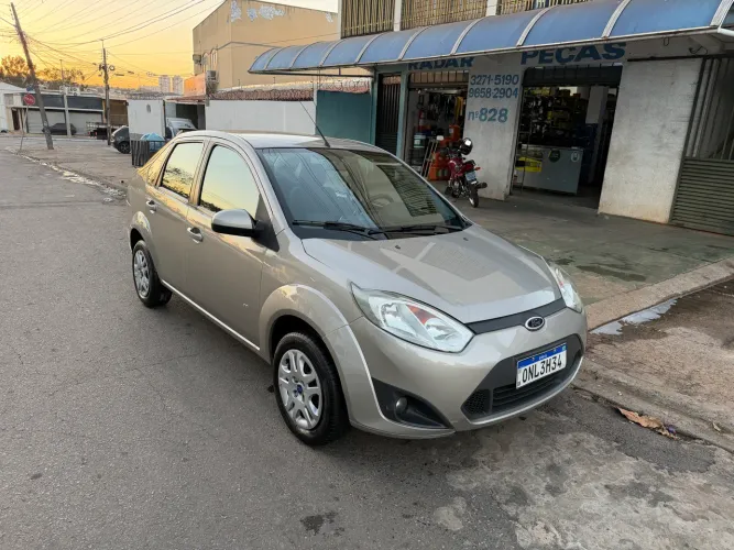 Ford Fiesta Sedan SE 1.6 8V Flex 4P 2014