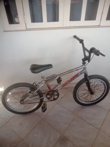 Bicicleta BMX aro 20, só pegar e andar