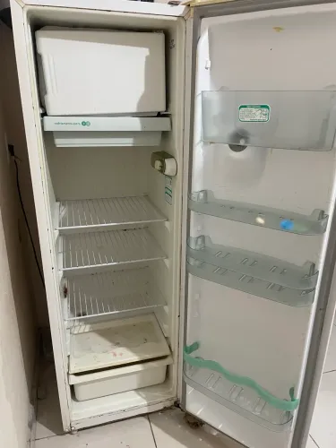 Vendo geladeira pra sair rápido
