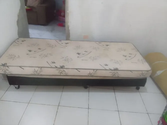 Vendo cama com colchão