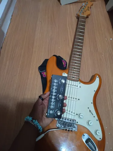 Guitarra Lauren+ pedal cuvave