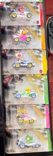 Coleção Hot Wheels Mario Kart + Expositor de Parede | 8 Personagens Lacrados 