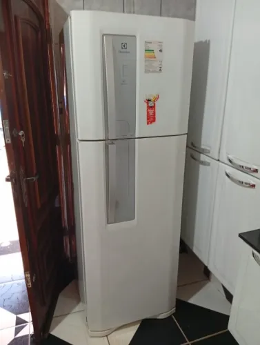 OPORTUNIDADE - GELADEIRA + MÁQUINA DE LAVAR SEMI-NOVAS