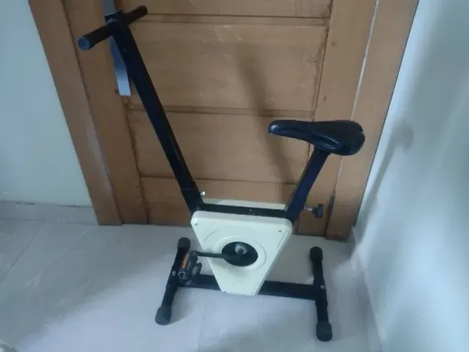 Bicicleta ergométrica manual