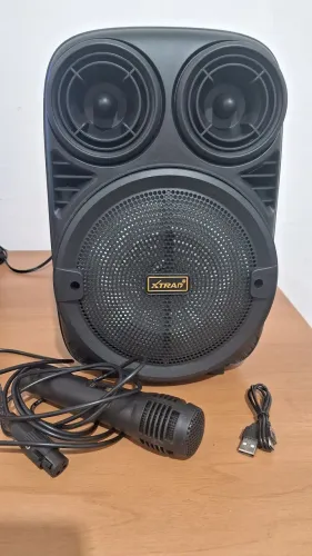 Caixa de Som Portátil XTRAD + Microfone (Usada apenas uma vez)