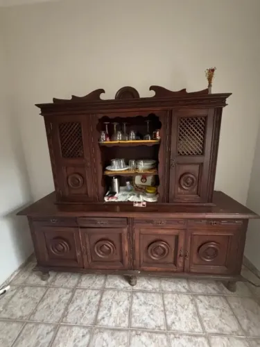 Vendo vários móveis, cama, guarda roupa, mesa e estante