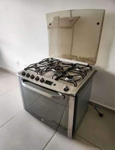 Fogão de embutir Electrolux Inox com 5 bocas com tampa de vidro com bloqueia gás
