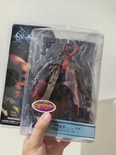 Boneco hellboy lacrado! Leia descrição