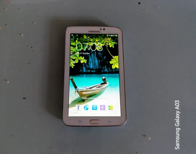 Samsung Galaxy Tab 3 Lite com uma tela de 7 polegadas.