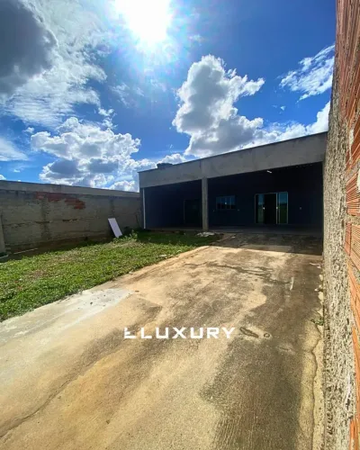 Casa 3 quartos com quintal e 3 vagas no Porto Seguro