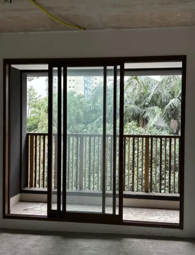 Esquadria de vidro (sacada/fachada)