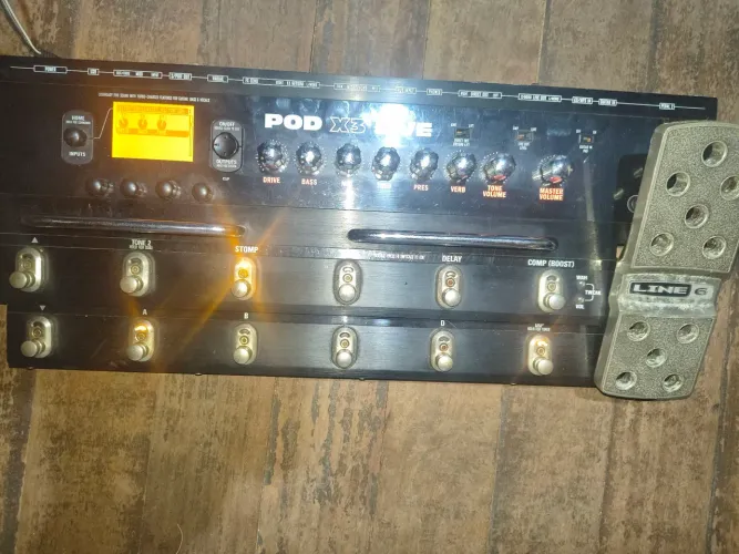 Pedaleira Line 6 Pod X3 Live