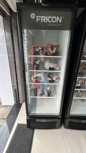 Freezer Conservador Vertical Expositor Fricon 569 Litros Estático Tripla Ação Preto