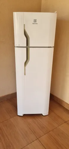 Vendo Geladeira Eletrolux