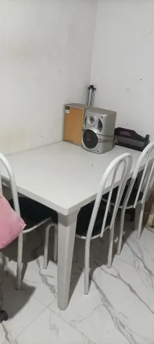 Mesa plástica de 6 lugares reforçada (sem cadeiras)