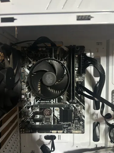 I5 8500 é h310G pro, mais 4 gb de ram ddr4
