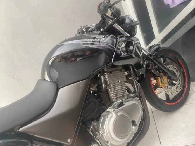 Cb500 muito conservada, chega com as notas!!