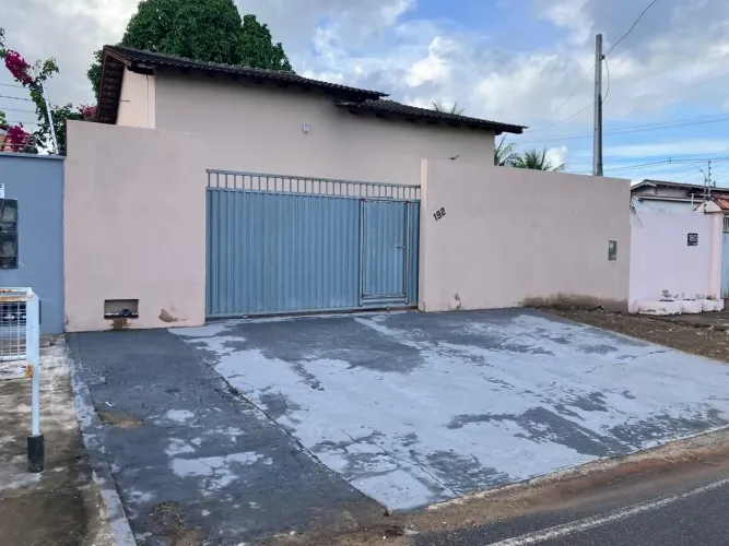 Aluga-se casa no Jardim Floresta 