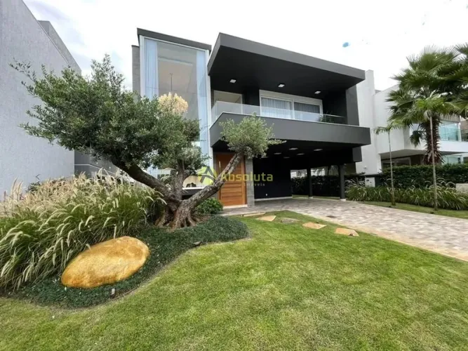Sobrado dentro do condomínio mais conceituado da região