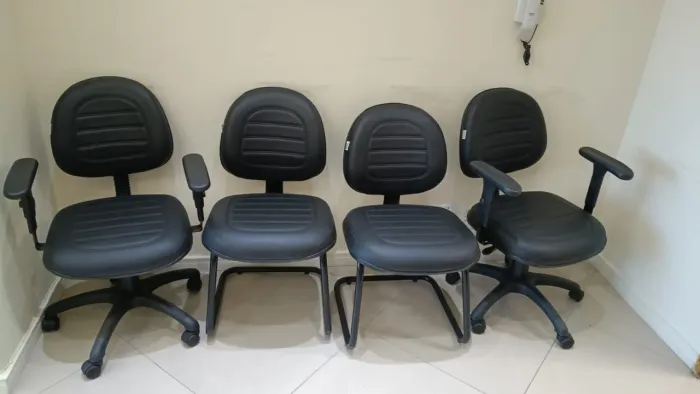 Vendo essa mesa e essas cadeiras em ótimo estado.